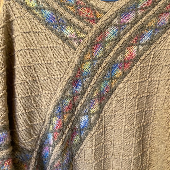 Fringe poncho - Picture 6 of 16